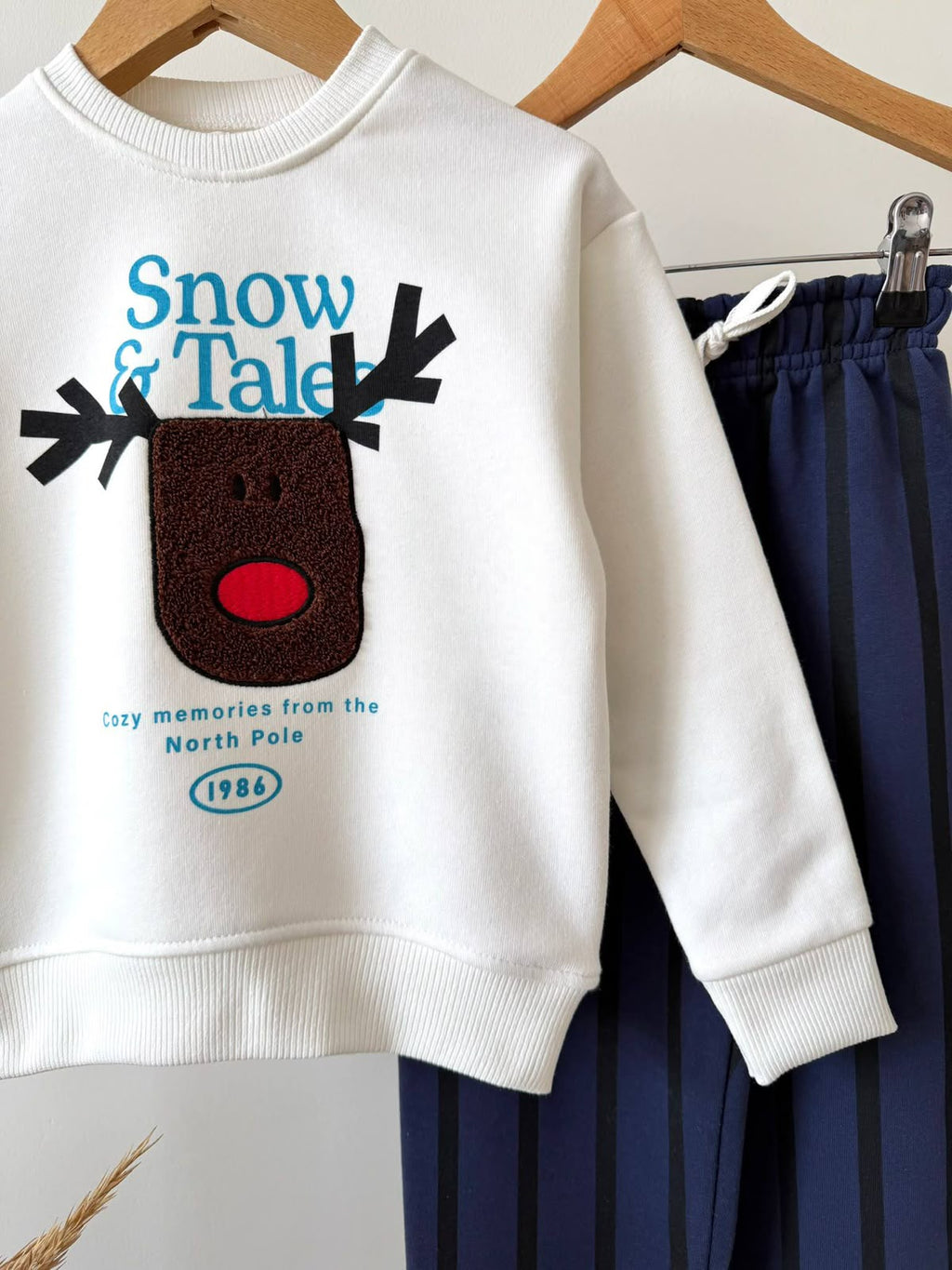 SNOW AND TALES