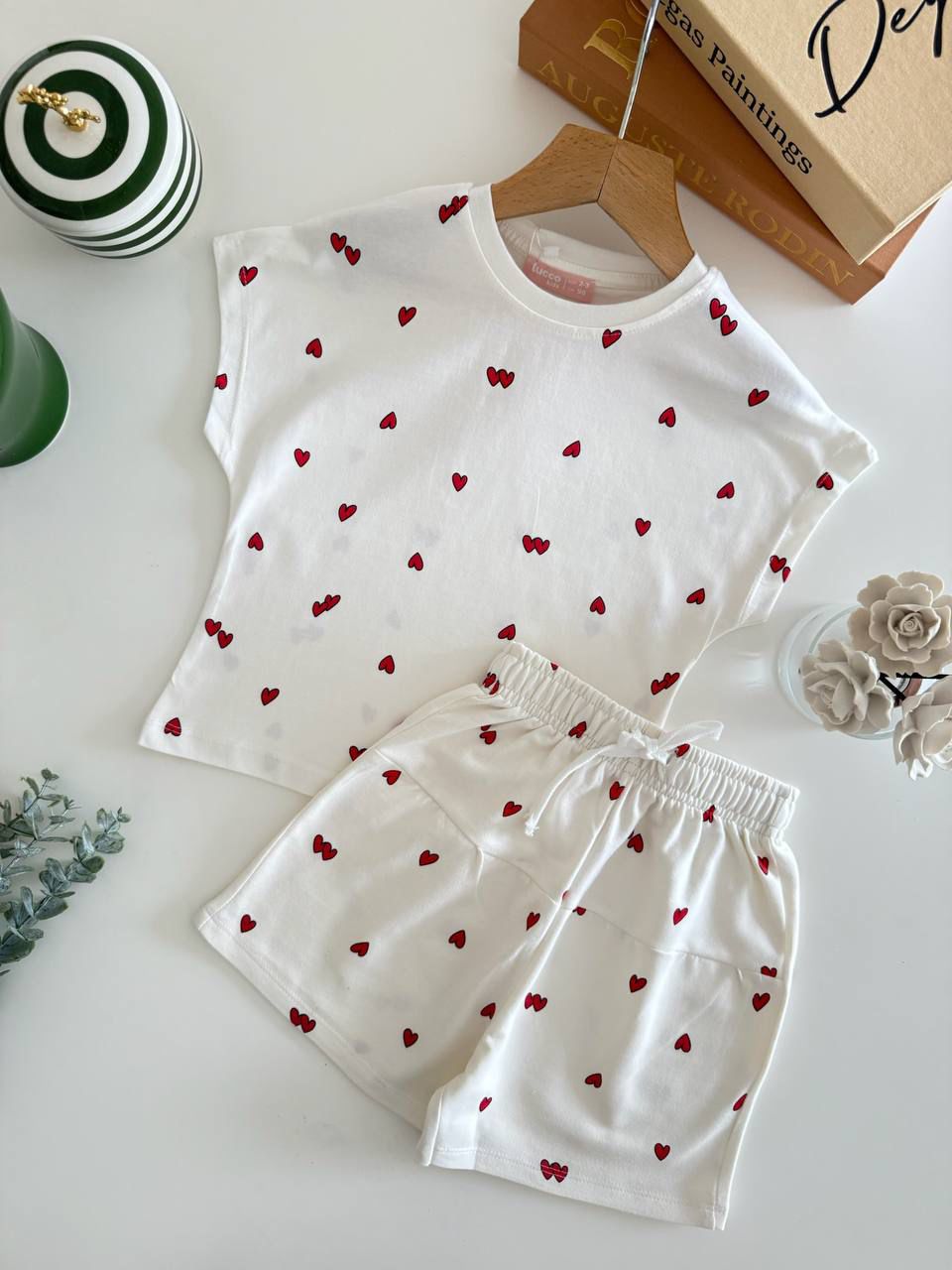 WHITE AND RED HEART SET