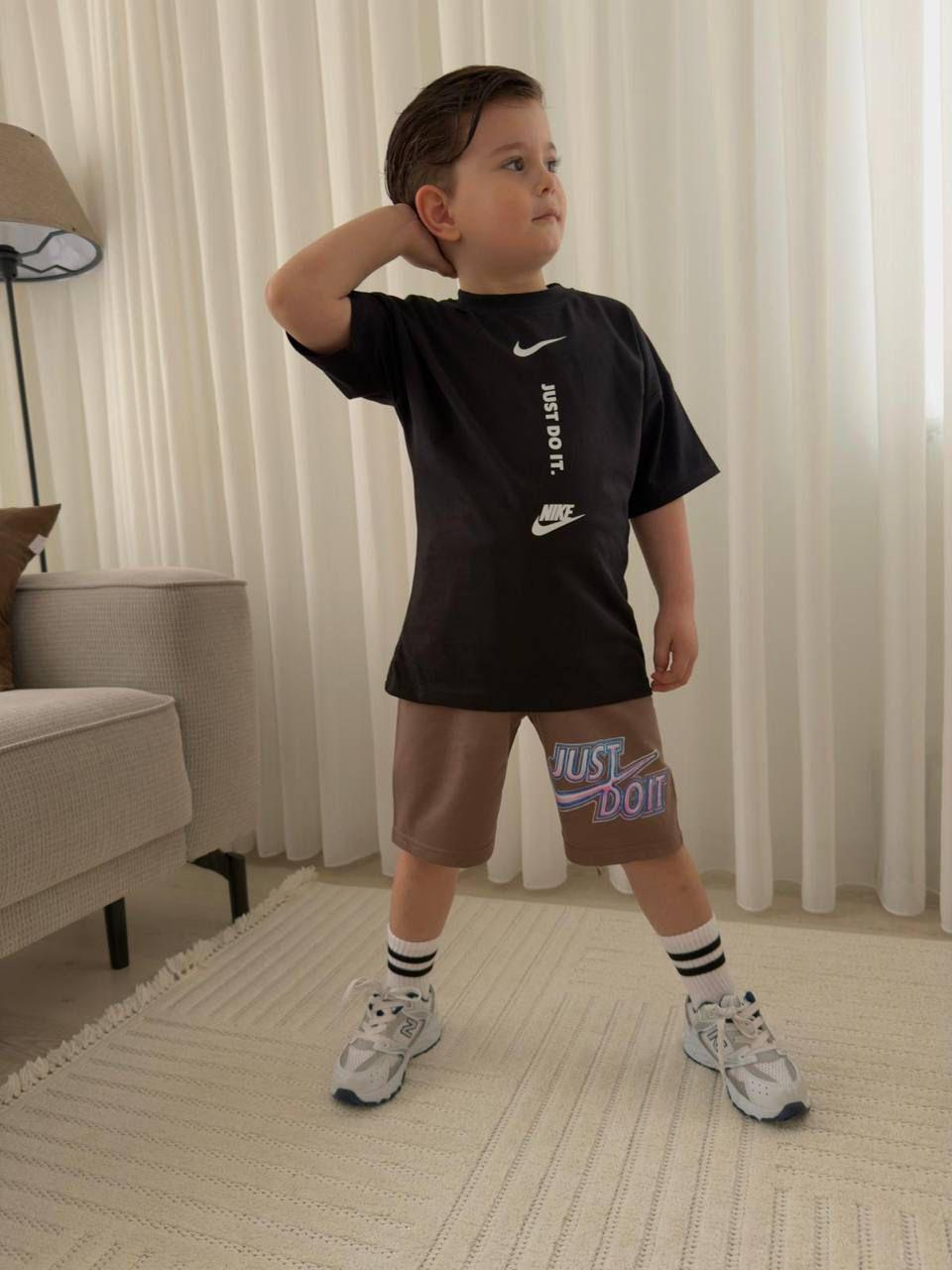 NIKE