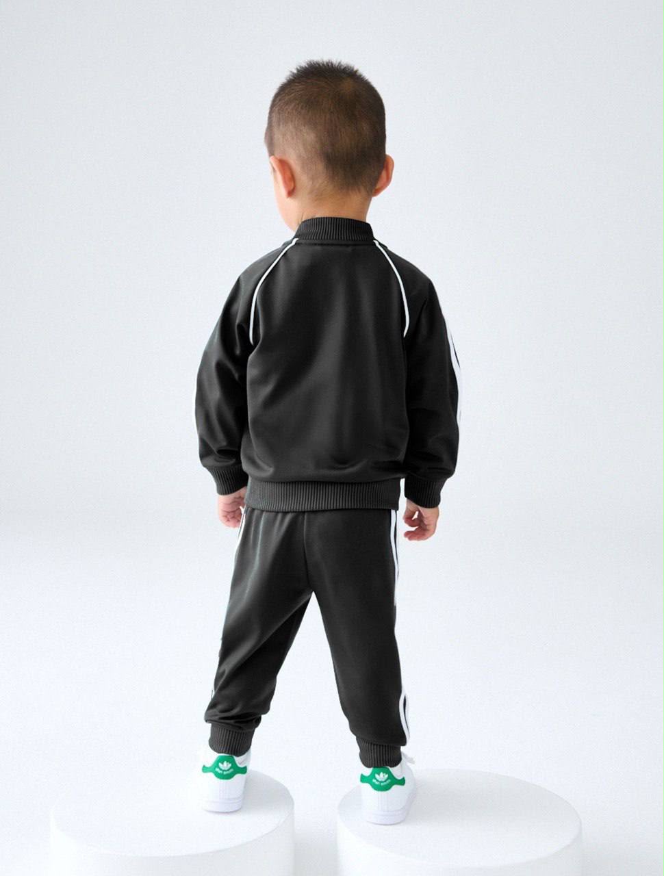BLACK ADIDAS