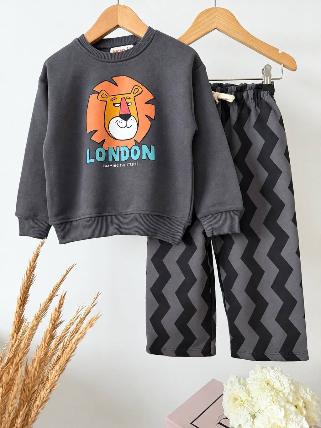 LION LONDON SET